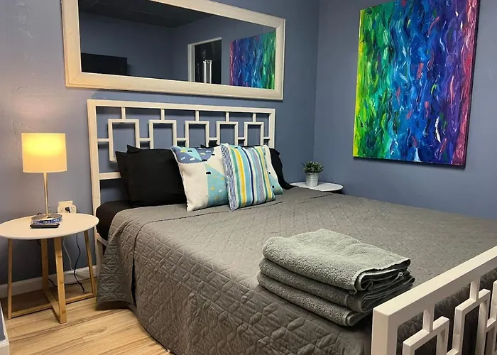 Cozy Artist Queen Bed Stylish Wifi Holiday home Pittsburgh